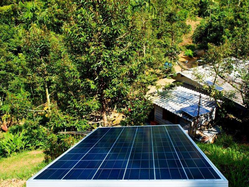 What Can A 100-Watt Solar Panel Run?