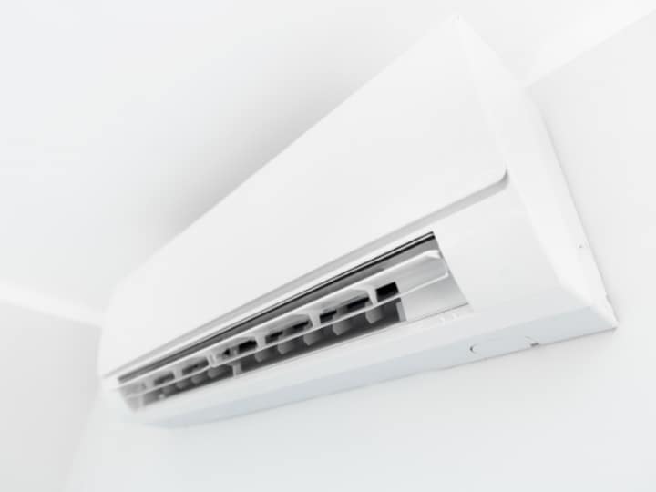 AC + Solar Panel Without a Battery (Here's How)