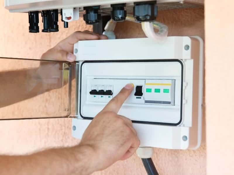 How to Turn Off Solar Panels Safely