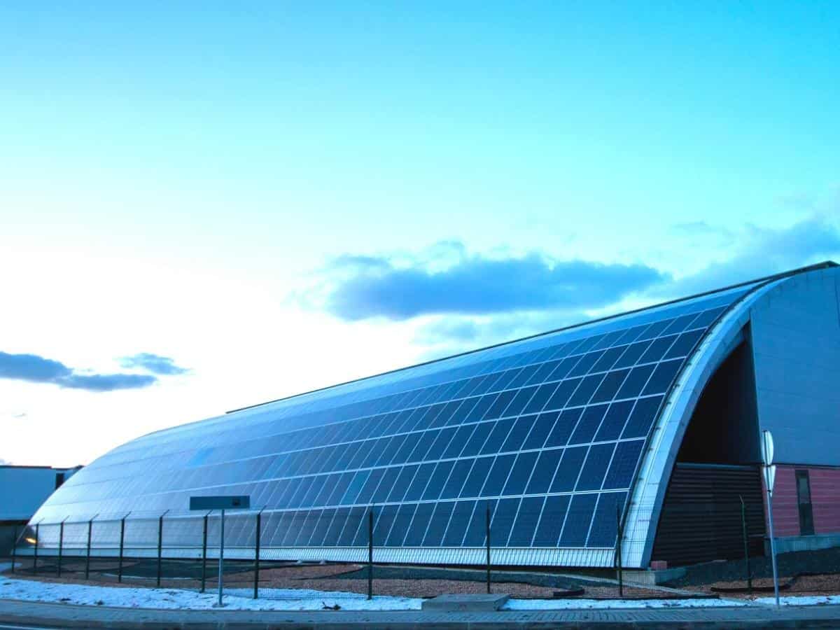 Can Solar Panels Be Curved? (Best Solutions)