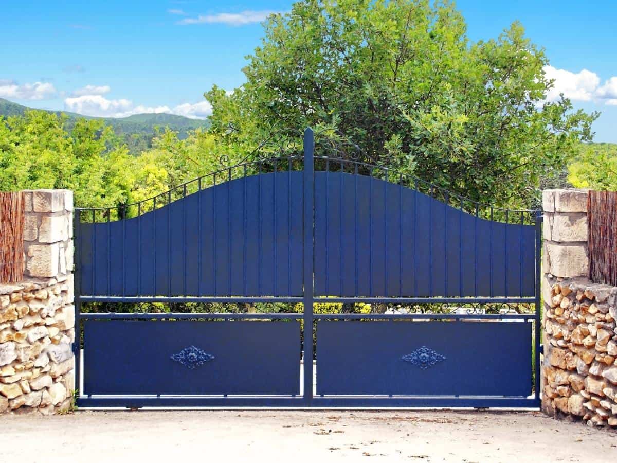 Solar Panel Gate Opener (Size, Watts, Batteries, Install + Brands)