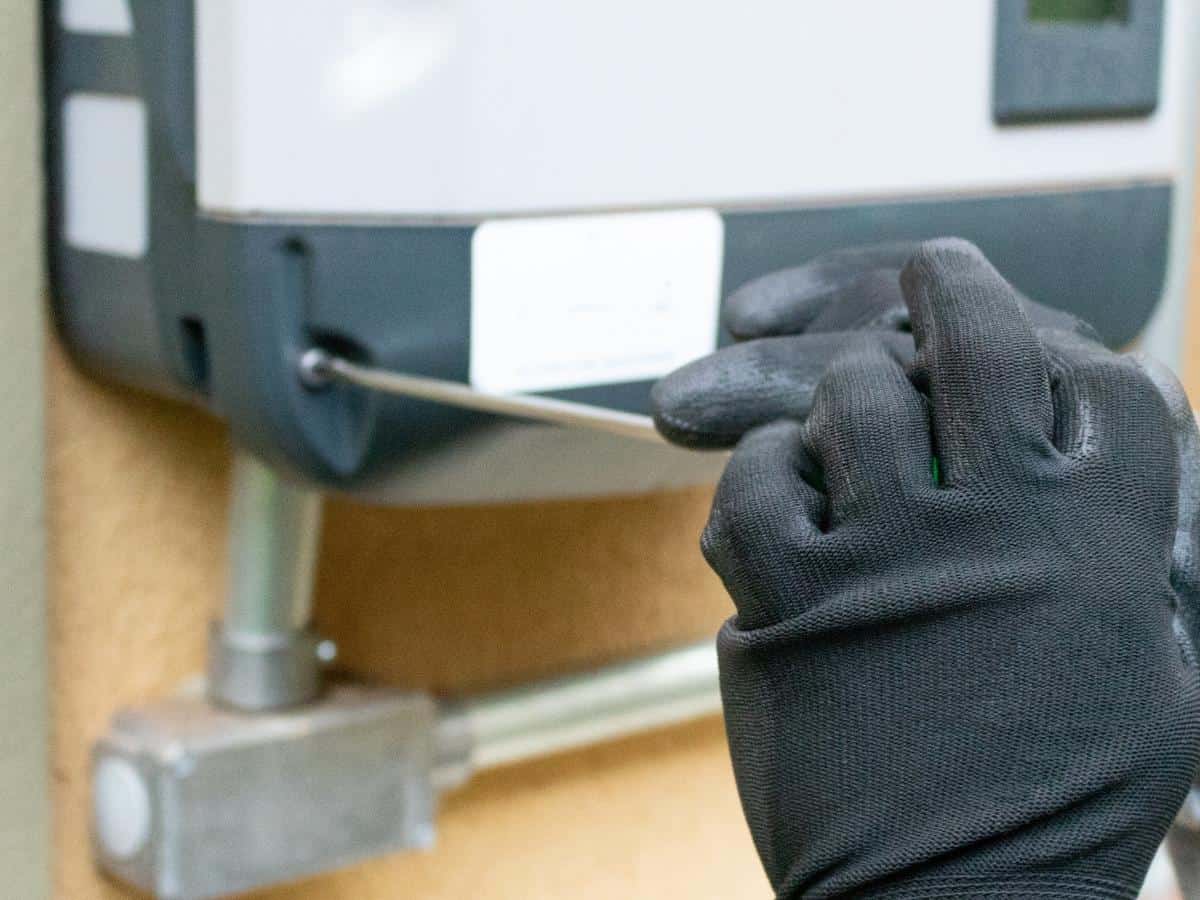 What Does The Fault Light Mean On A Power Inverter?