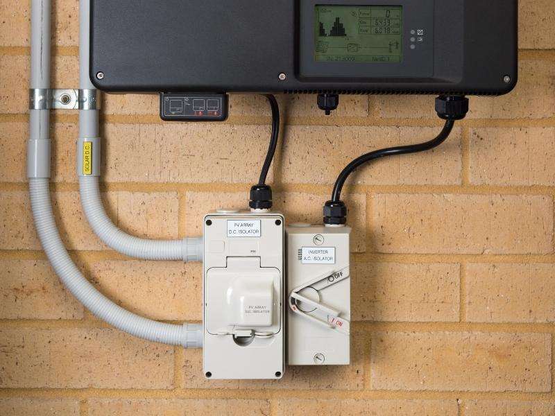 Connect A Solar Panel To An Inverter (Here's How)