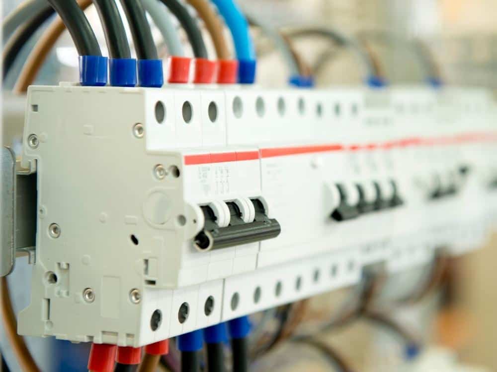 Do You Need a Fuse Between a Battery and Inverter?