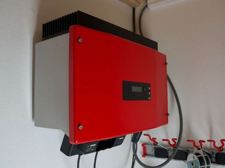 Reduce Solar Panel Voltage (Volts + Calculations)