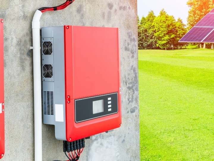Solar Panel Voltage Drops Under Load (Problem + Solutions)