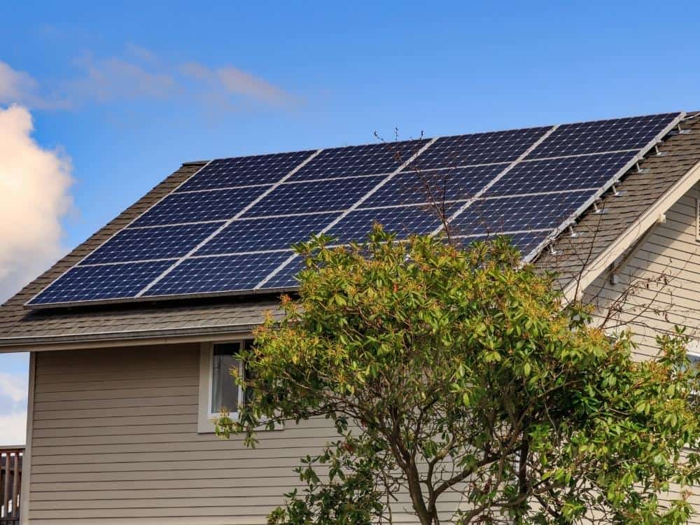 How Many kWh Does a Solar Panel Produce?