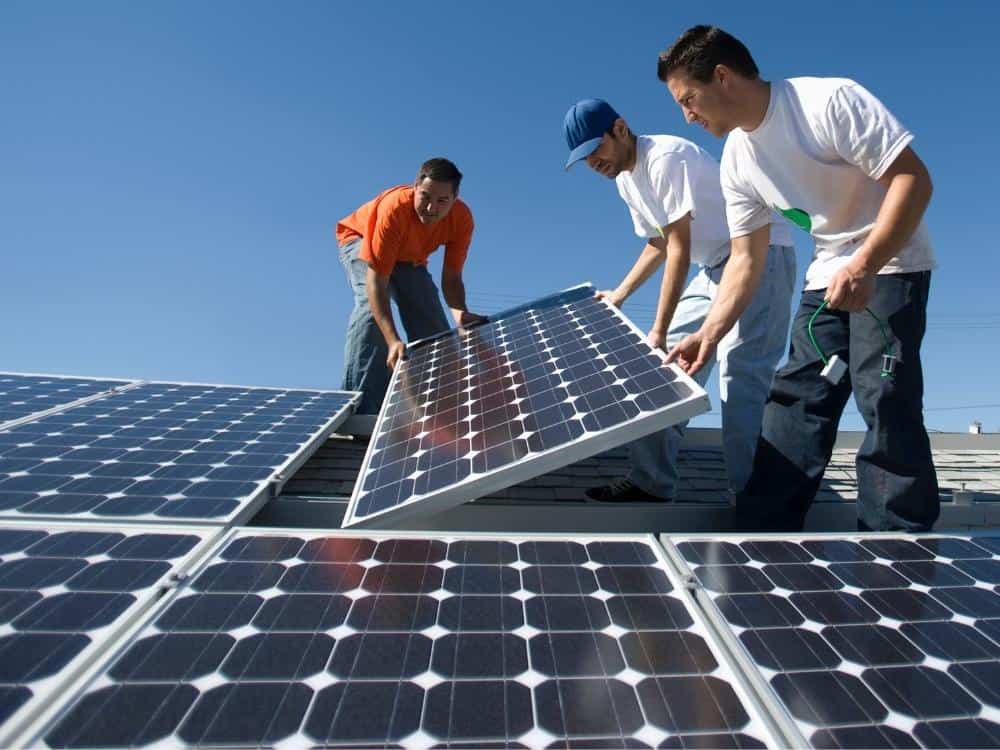 How to Lift Solar Panels Onto a Roof: Safety Guide