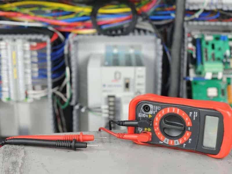 What Voltage My Solar Panel Produces (Calculations + Examples)