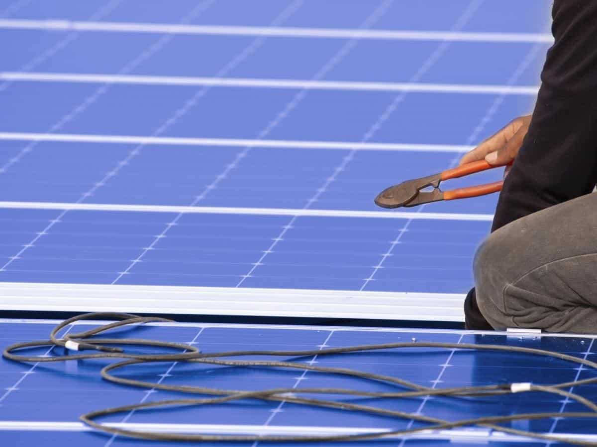 Wiring Solar Panels (Connection Types + Methods)