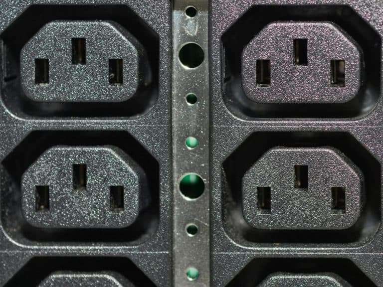 Power outlets for UPS
