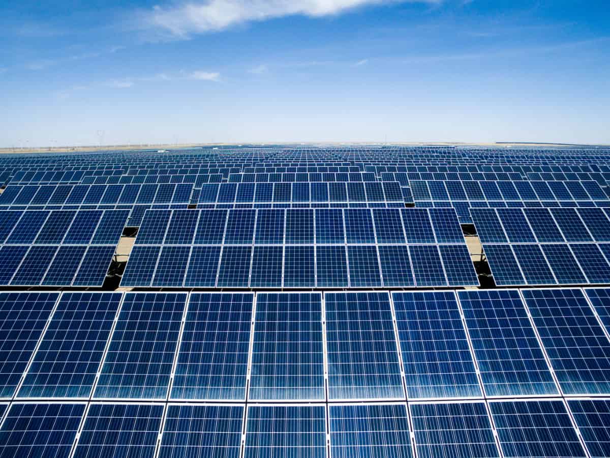 13-advantages-5-disadvantages-of-solar-energy-solar-panel